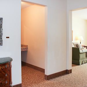 One-Bedroom King Suite